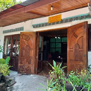 Watthat Backpacker Hostel Luang Prabang